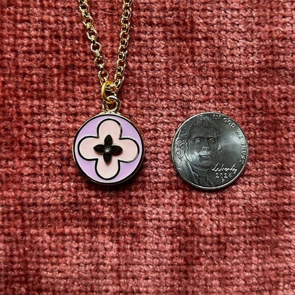 CLOVER Charm Pendant on 18K Gold 22-inch Chain Necklace Pink and Lavender - Picture 6 of 8
